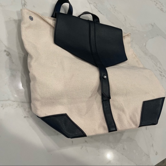 🎉HP🎉 NWOT Deux Lux cream & black Demi canvas backpack - Picture 9 of 16